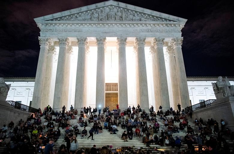 People gather in front of the U.S. Supreme Court following the death of U.S. Supreme Court Justice Ruth Bader Ginsburg, in Washington. REUTERS/Al Drago  